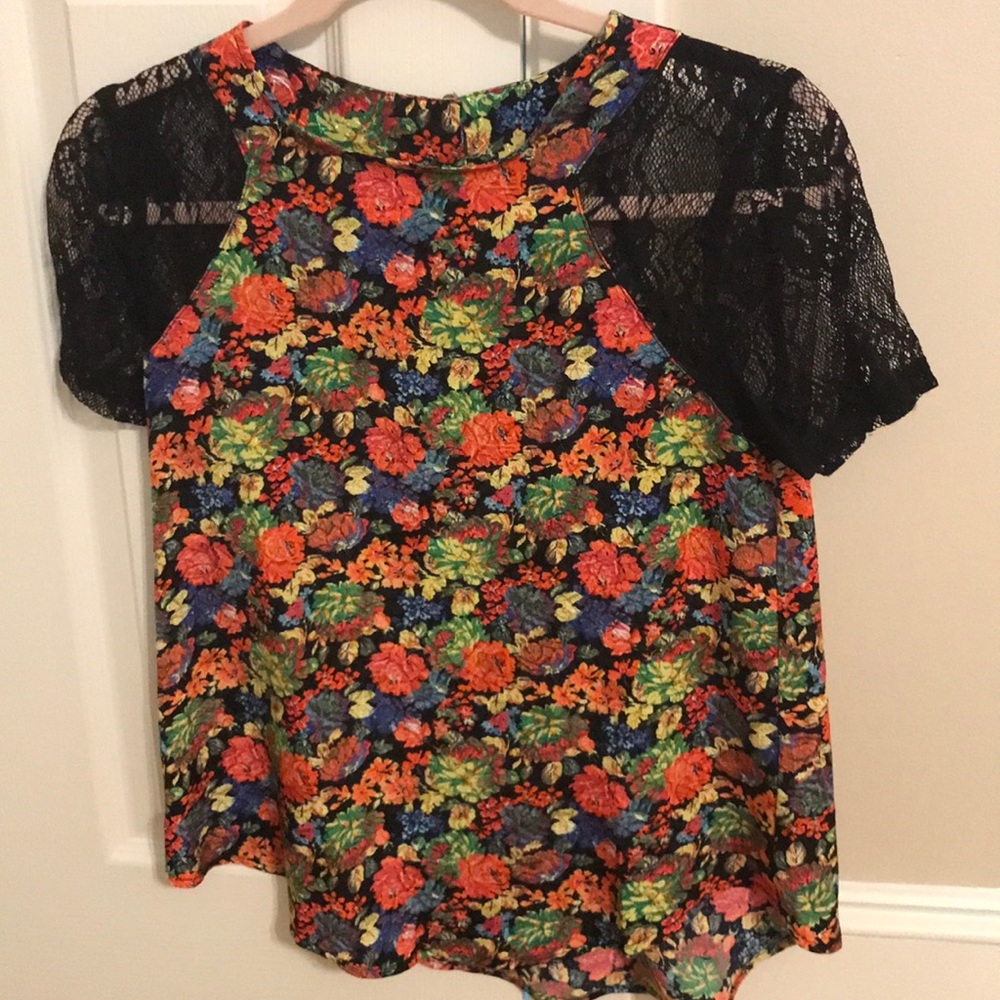 Floral short sleeve top.